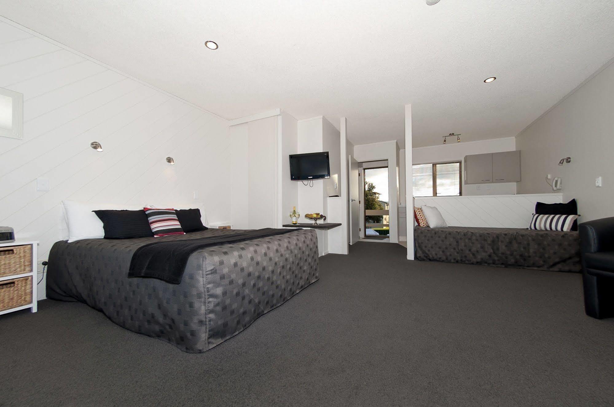 The Oceanside Motel Whitianga Extérieur photo